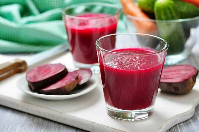 Beetroot smoothie for lunch on a weight loss diet