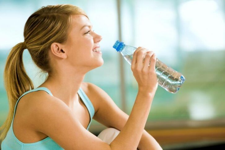 Water replaces food in the diet